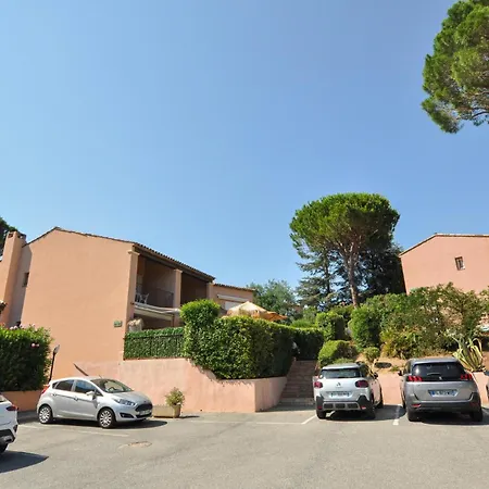 1 Bedroom Front In Apartment *